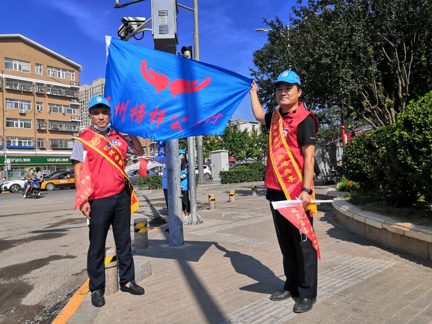 <strong>男生的鸡鸡插到女生的逼</strong>